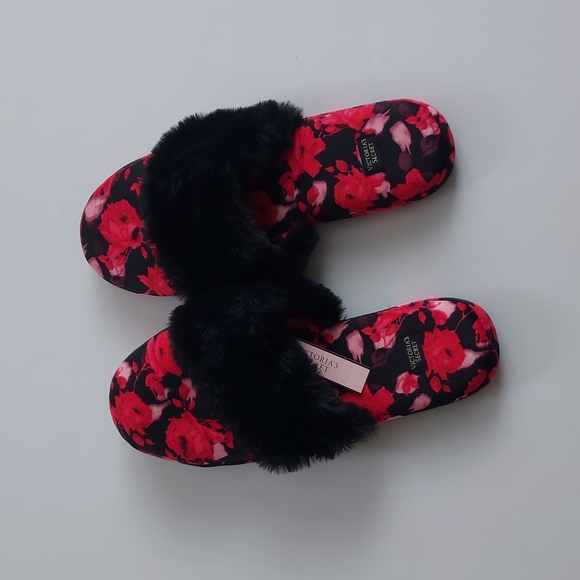 Victoria's Secret Slippers - Picture 7 of 9